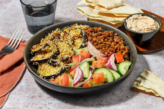 Hummus-Bowl mit Sesamaubergine