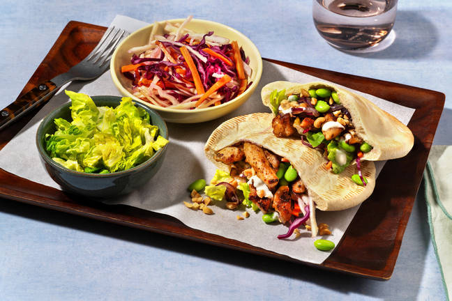 Pita poulet, fèves de soja & mayo miel-gingembre