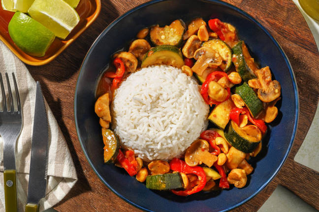 Champignon-Zucchini-Gemüse mit Satay-Soße