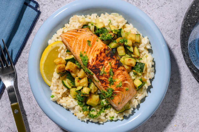 Lachsfilet auf cremigem Risotto