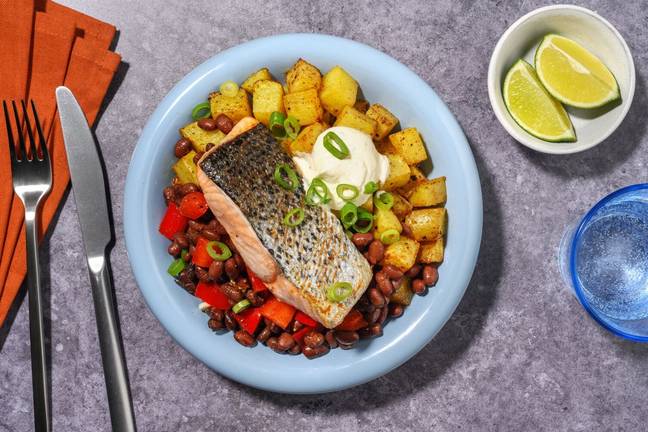 Smoky Tex-Mex Lachs Bowl mit Sour Cream Dip