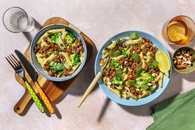 Kindvriendelijke penne met broccoli en half-om-half gehakt