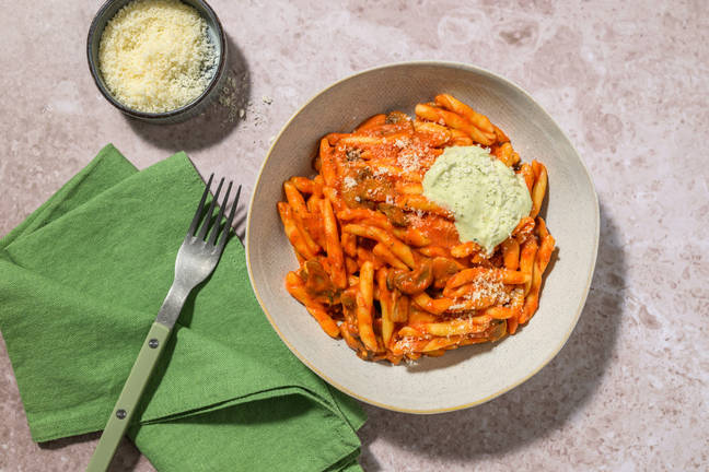 Frische Strozzapreti mit Basilikum-Creme