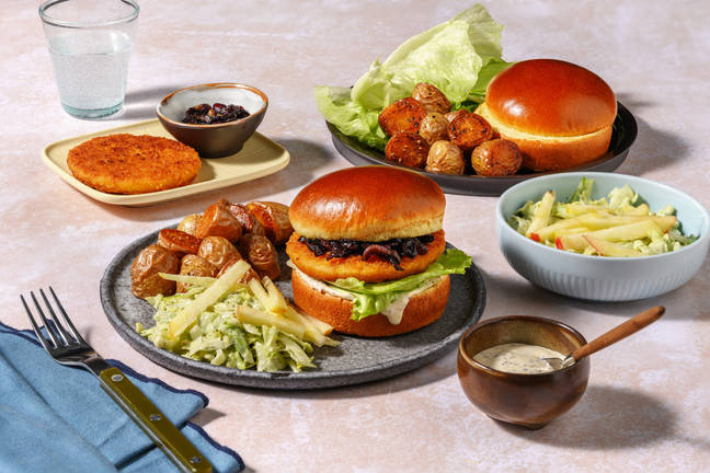 Soirée burger en famille : burger végé façon poulet sur pain brioché