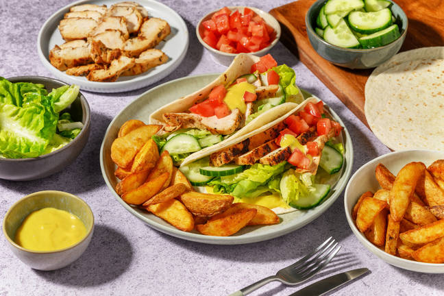 Familie takeaway-avond: kipwraps met honing-mosterdsaus