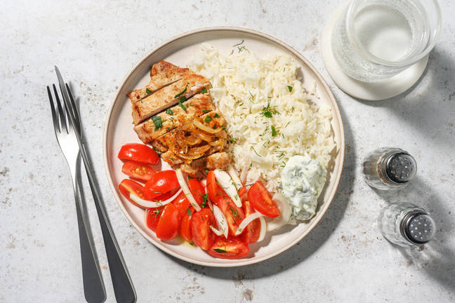 Souflaki-Teller mit Schweinelachssteak & Zaziki