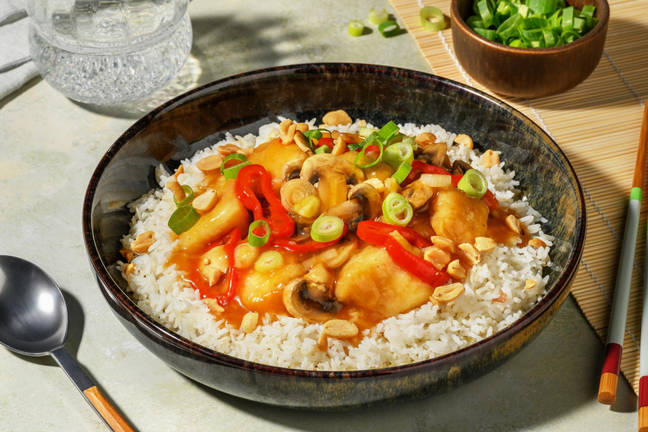 Chinesischer Kung Pao Fisch auf Basmatireis