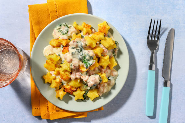 Sterntaler-Gnocchi in Speck-Rahm-Soße