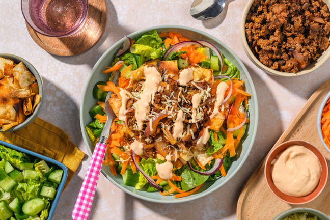 Burger Bowl mit Gouda und würzigen Croûtons