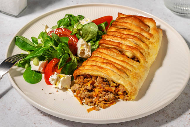 Hartige strudel met kip-kalkoengehakt en groenten