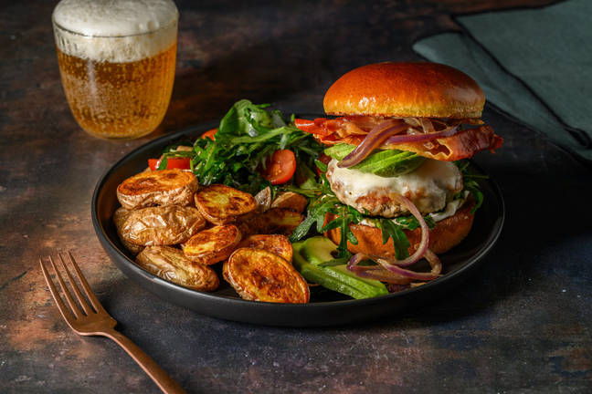 Kipburger met mozzarella en prosciutto
