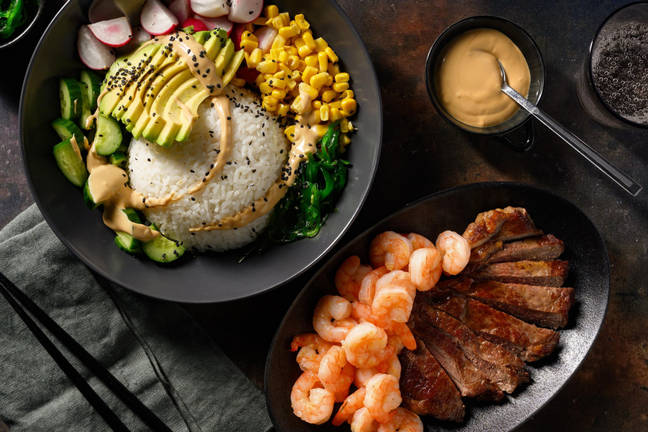 Surf & Turf pokébowl met ponzu en avocado