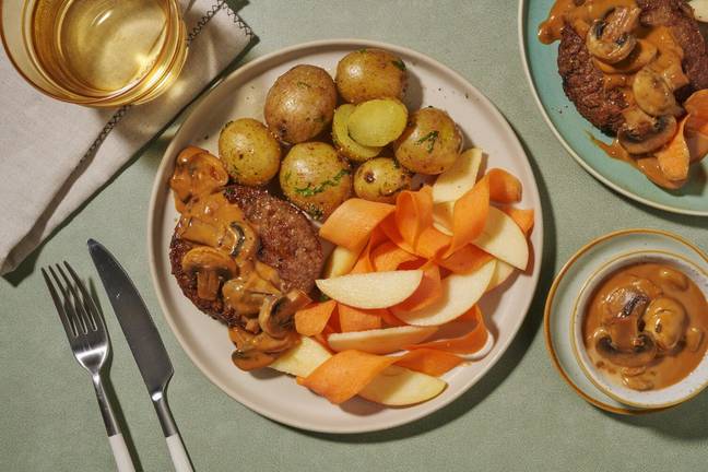 Vegetariska biffar och smörig potatis