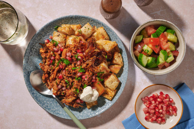 Palestinsk Musakhan Fatteh: Pulled kylling i bowl