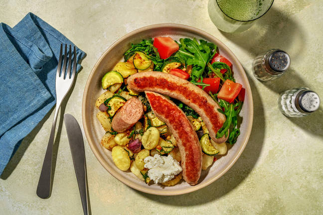 Italiensk plåt med salsiccia, grönsaker och gnocchi