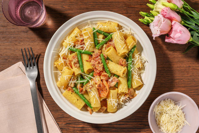 Creamy Pesto and Bacon Pasta