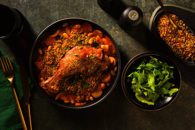 Ugnsbakat anklår och böngryta med salsiccia