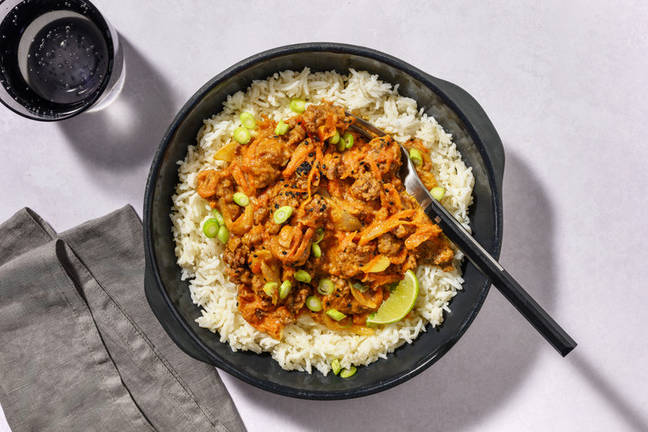 Bol de carne picada con verduras y salsa satay casera