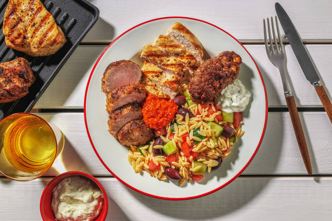 Griechische Grillplatte mit zweierlei Steaks