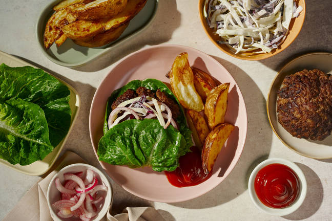 California Style-burgare i salladsblad och slaw