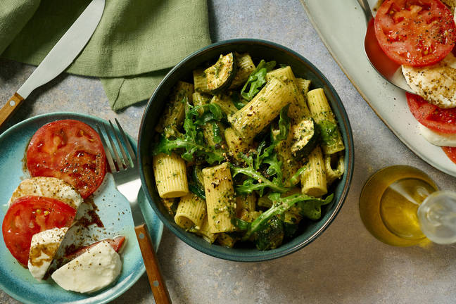 Citrusdoftande pesto- och zucchinipasta