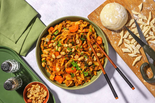 Selbstgemachte Scherennudeln mit Rinderhack & Pak Choi