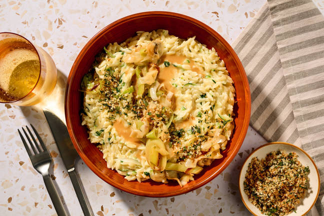 Kremet squash-orzotto og misostekt purre