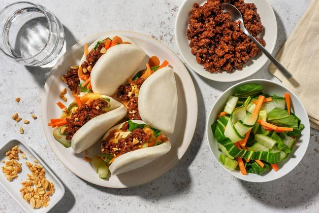 Snabblagade bao-bröd med nötfärs och sataysås