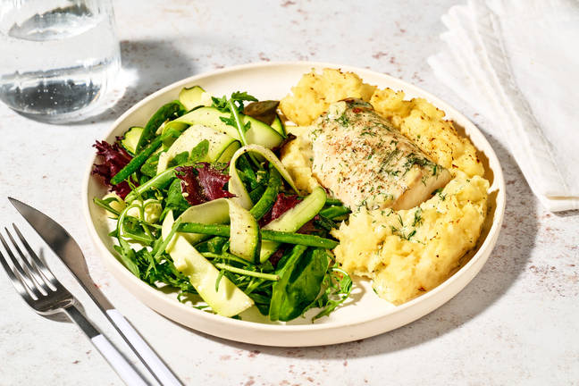 Fiskgratäng på sej och osttoppat potatismos