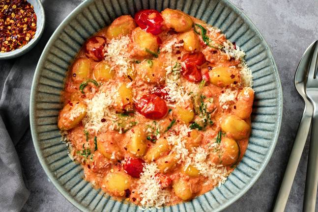 Gnocchis en sauce crémeuse à l'ail et aux tomates