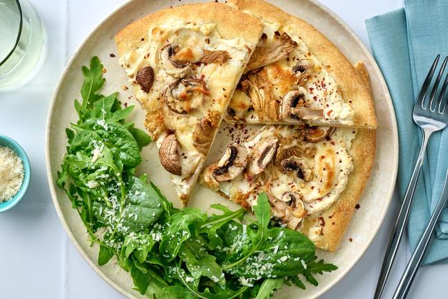Three Cheese-Mushroom Pizza Bianco 