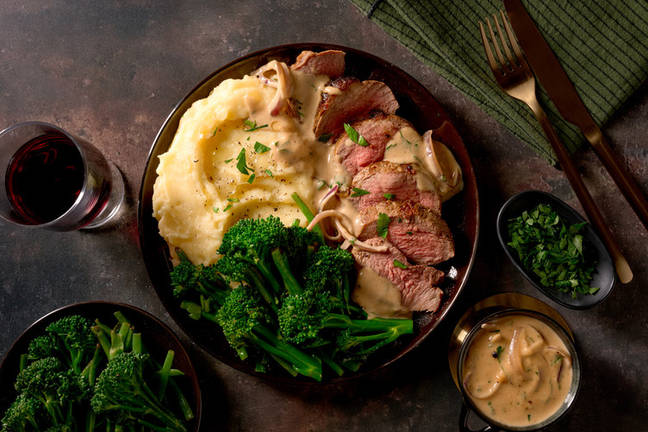 Premium Fillet Steak & Onion-Parsley Sauce