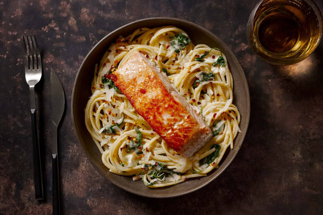Creamy Garlic Salmon Linguine