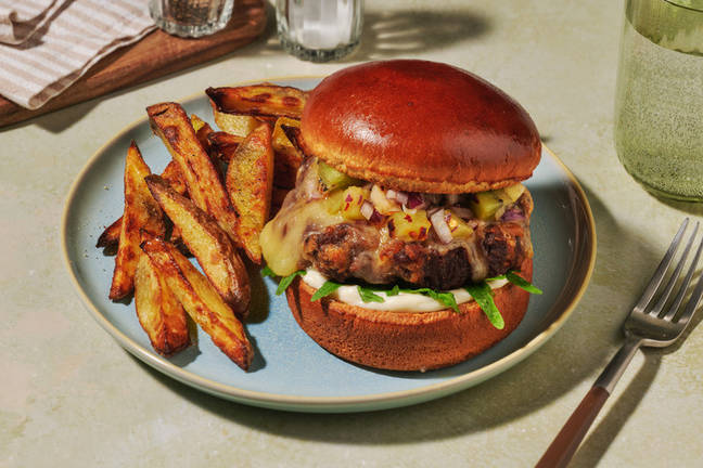 Cheesy Venison-Beef Burger & Kiwifruit Salsa 