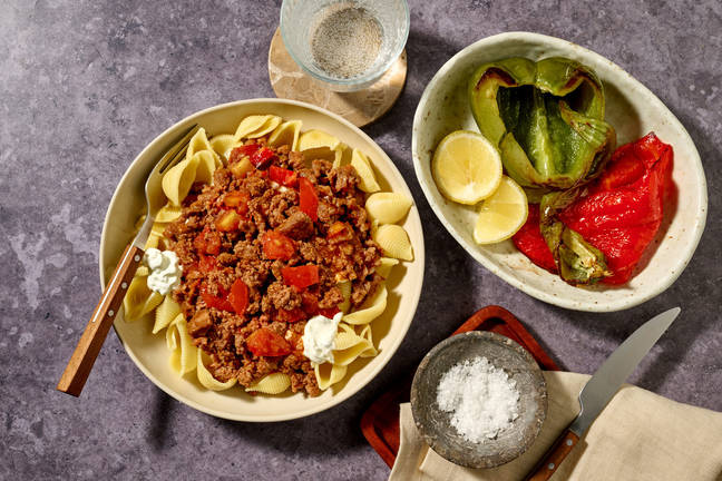 Sportersfavoriet: XL portie conchiglie met rundergehakt en yoghurtsaus