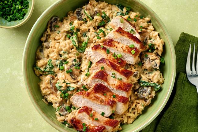 Côtelettes de porc acidulées à l’ail et riz aux champignons crémeux