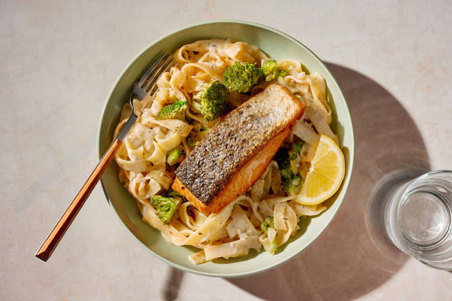 Fettuccine Salmone: Pasta mit Lachsfilet