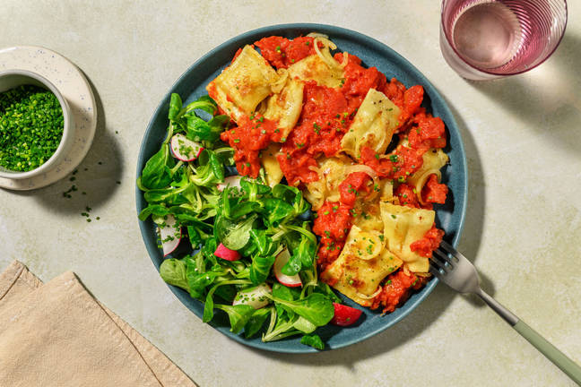 Veggie-Maultaschen mit Tomatensoße