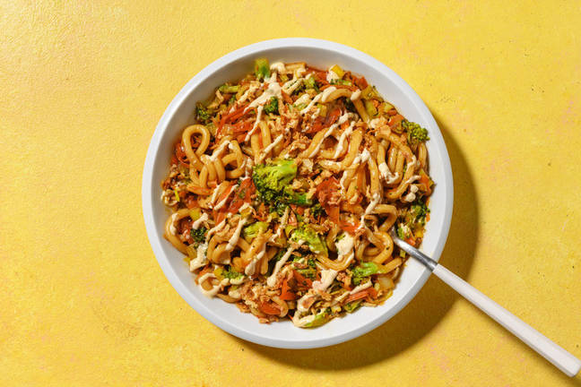 Udon exprés con verduras y cebolla crujiente