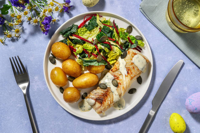 Pannestekt sei i fyldig basilikumsaus