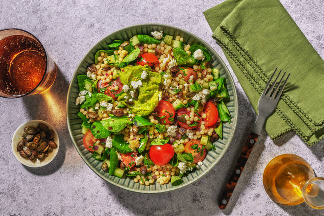 Parelcouscous met guacamole en witte kaas