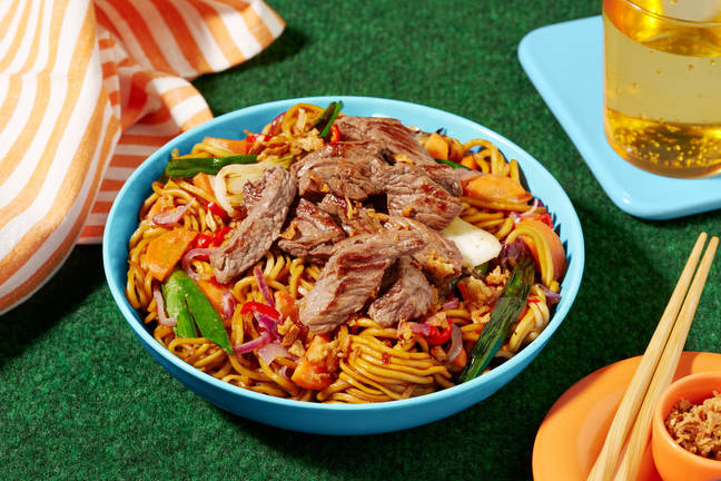 Sauté d'émincés de steak & nouilles complètes