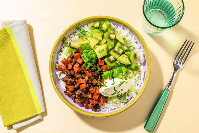 Bunte Burrito-Bowl mit Chorizo