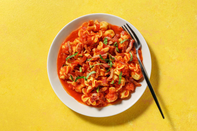 Fiorelli de setas exprés con bacon en salsa arrabiata