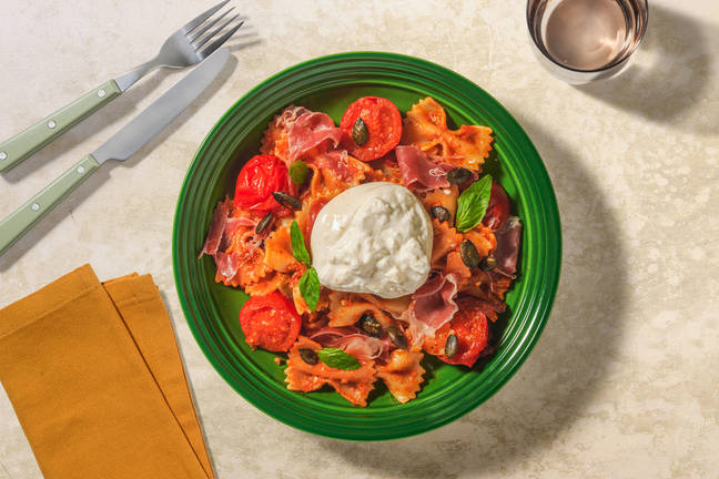 Pâtes caprese au prosciutto et à la burrata