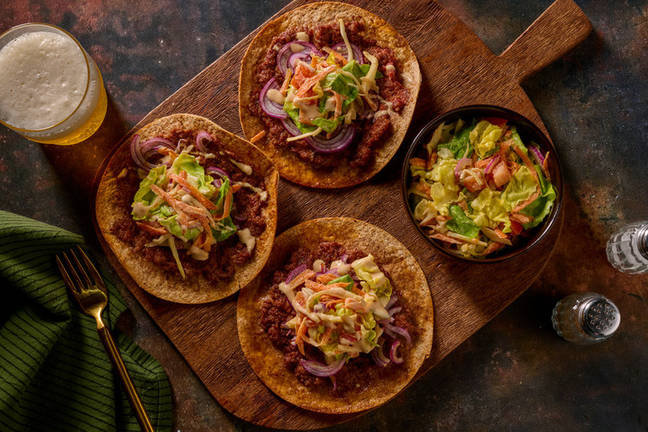 Smashburger au fromage sur tostadas & sauce spéciale