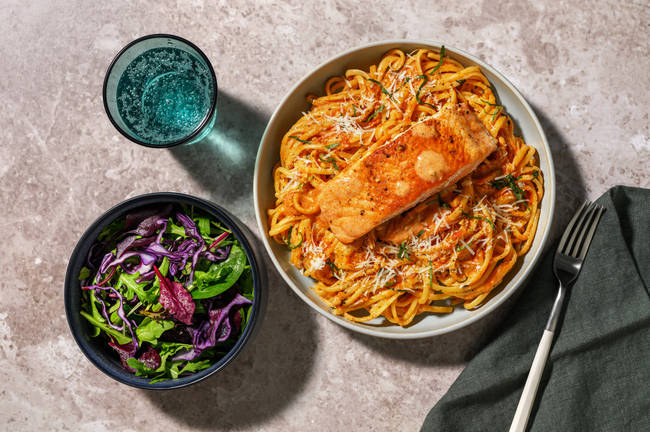 Krämig tomat- och basilikalax