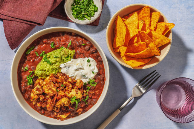 Chilaquiles-Style-Bowl mit zerbröseltem Tofu