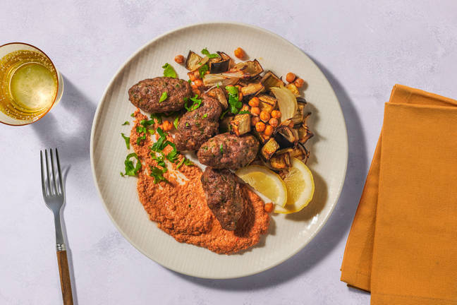Kryddiga köfte och hemgjord muhammara-dipp