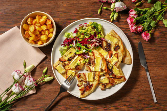 Flammekueche au brie et à la pomme